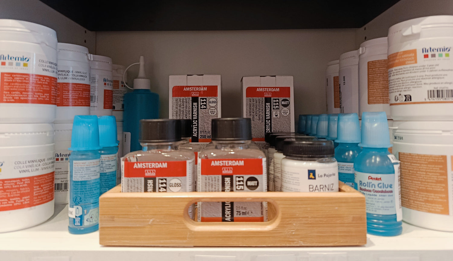 Colle et vernis
